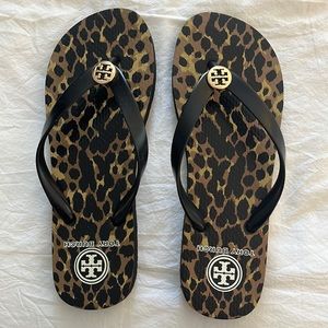 Tory Burch flip-flops with leopard print insole  Size 8